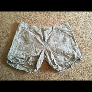 Old Navy size 14 light gray shorts ✨EUC condition